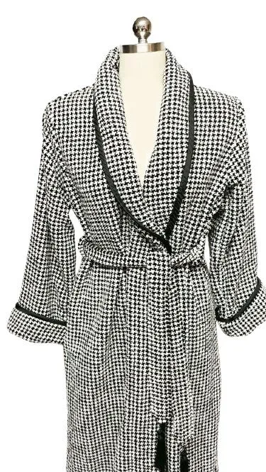 FABULOUS SOPHISTICATED VINTAGE I. MAGNIN BLACK & WHITE HOUNDSTOOTH ROBE WITH TASSEL BELT